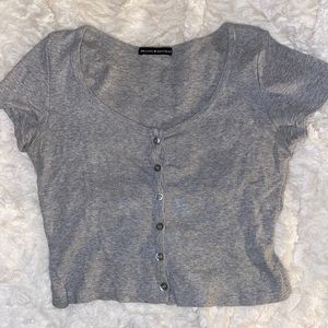 BRANDY MELVILLE ZELLY TSHIRT